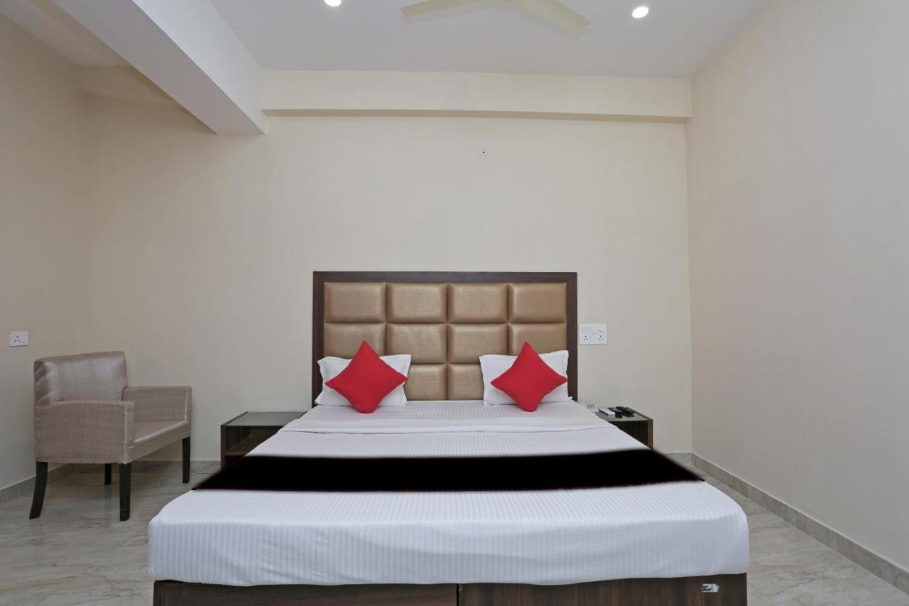 Capital O 37423 Golden Leaf Hotel Dehradun Exterior foto