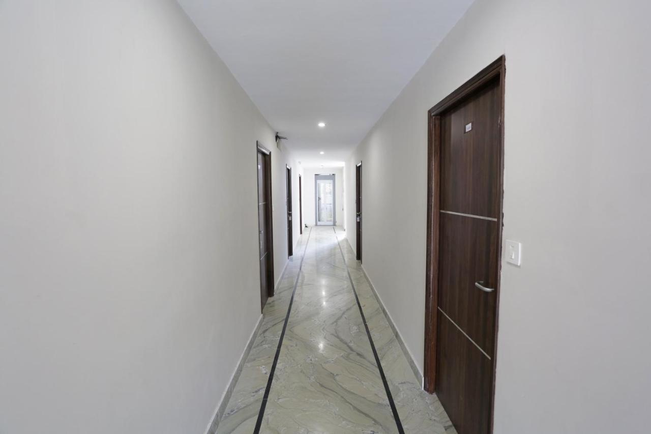 Capital O 37423 Golden Leaf Hotel Dehradun Exterior foto